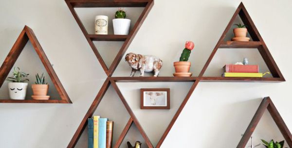 Floating shelves in pyramidal shape